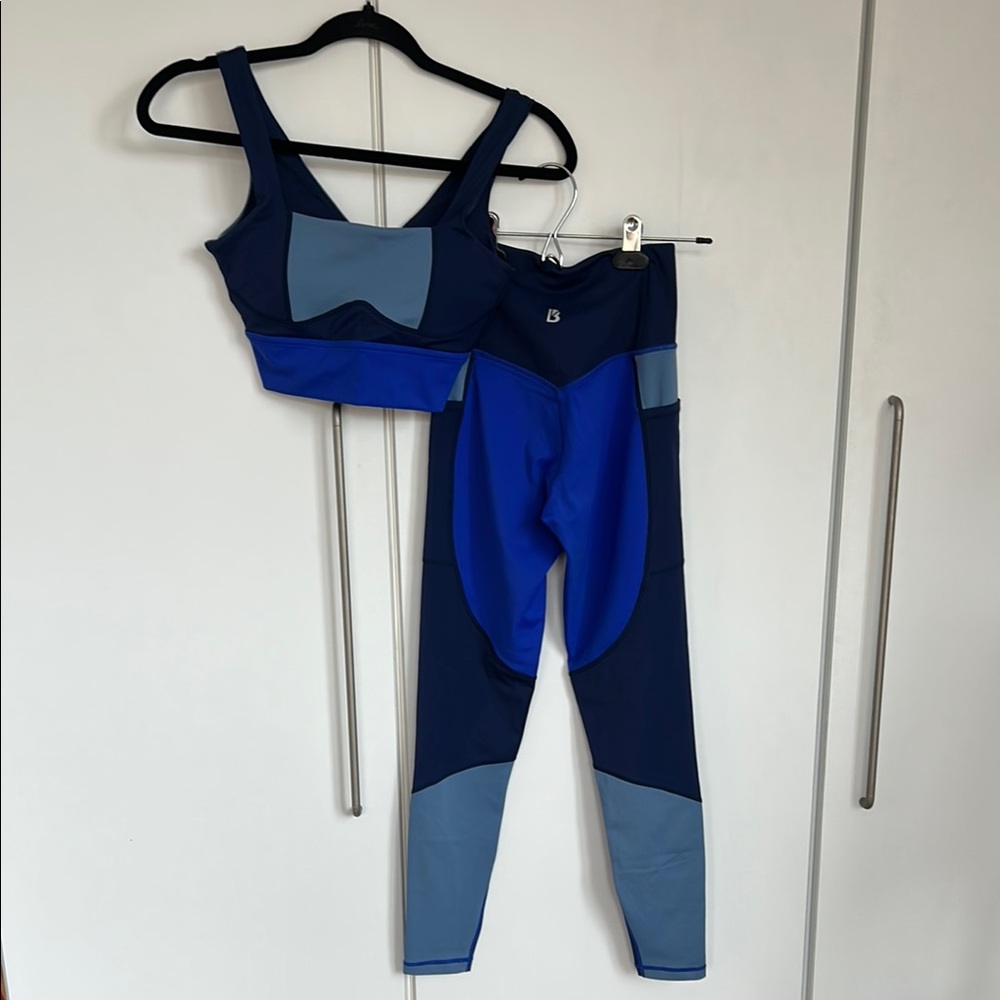BuffBunny Journey leggings + crop in Rio Blue